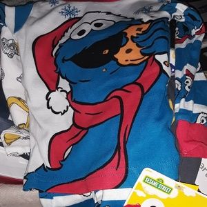 New sesame street pajama set never worn